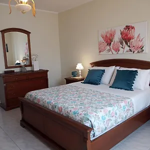 Apartment Lorenzo Guest With Free Private Parking-- Cantieri Culturali, Palermo