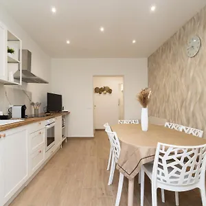 Ludo House - Charming Con Patio A Due Passi Dalla Cattedrale Appartamento
